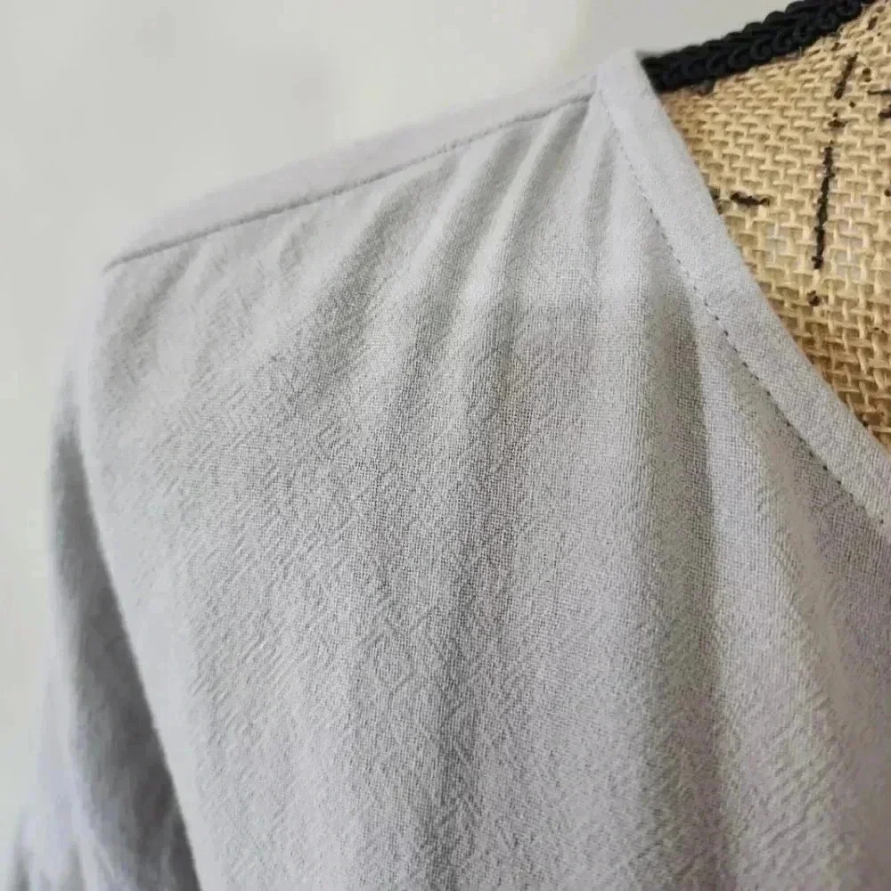 - Tiered top. Size Medium - Picture 8 of 8